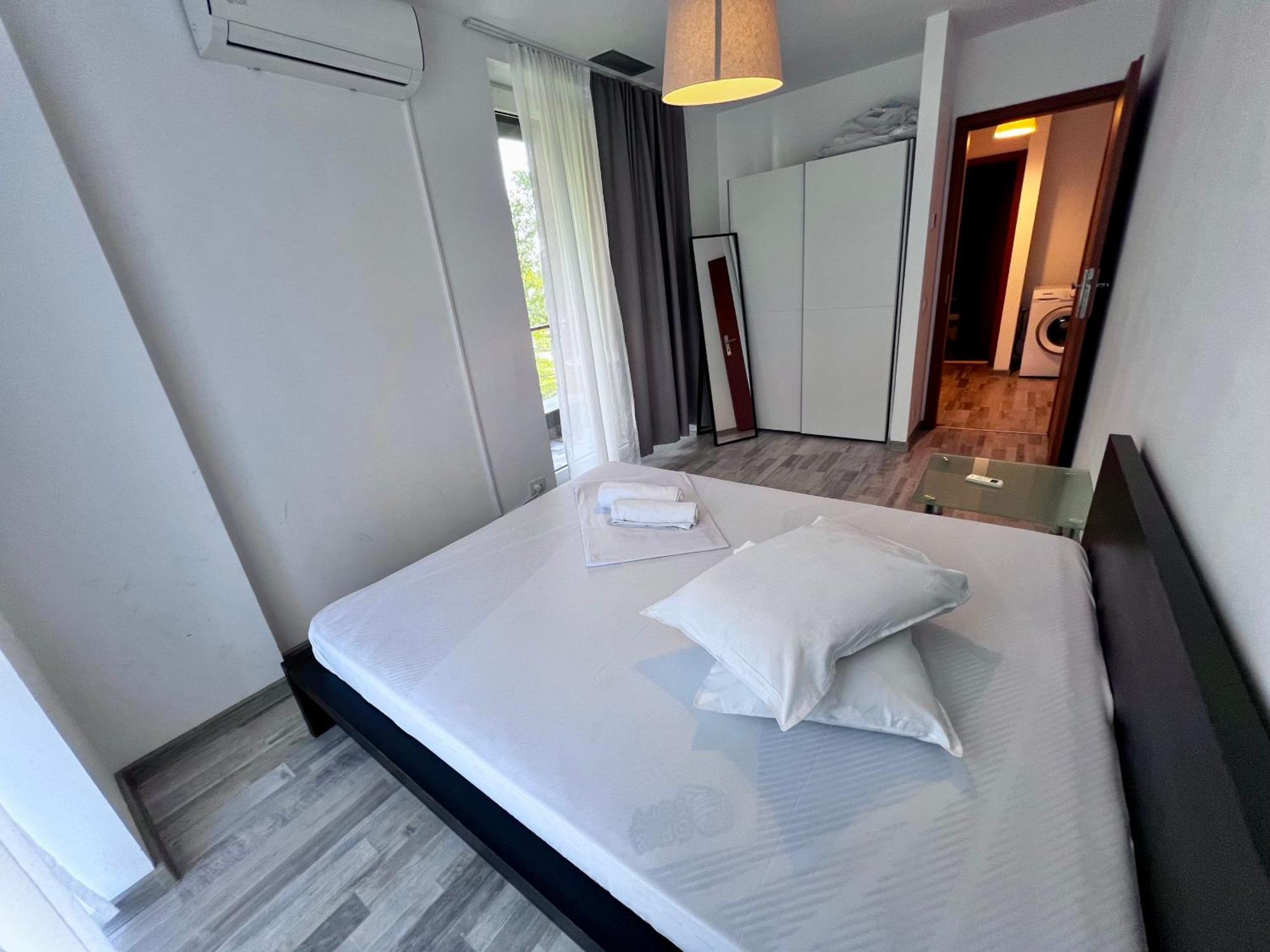 Coralia Luna Park Apartments Mamaia Exterior photo